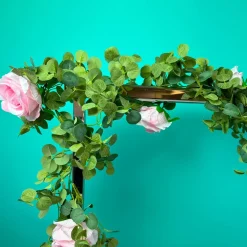 Rose Girlander Lyserosa
