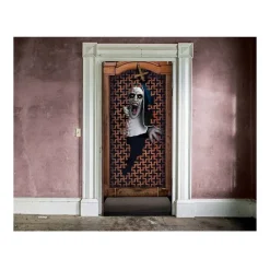 The Nun Dørcover